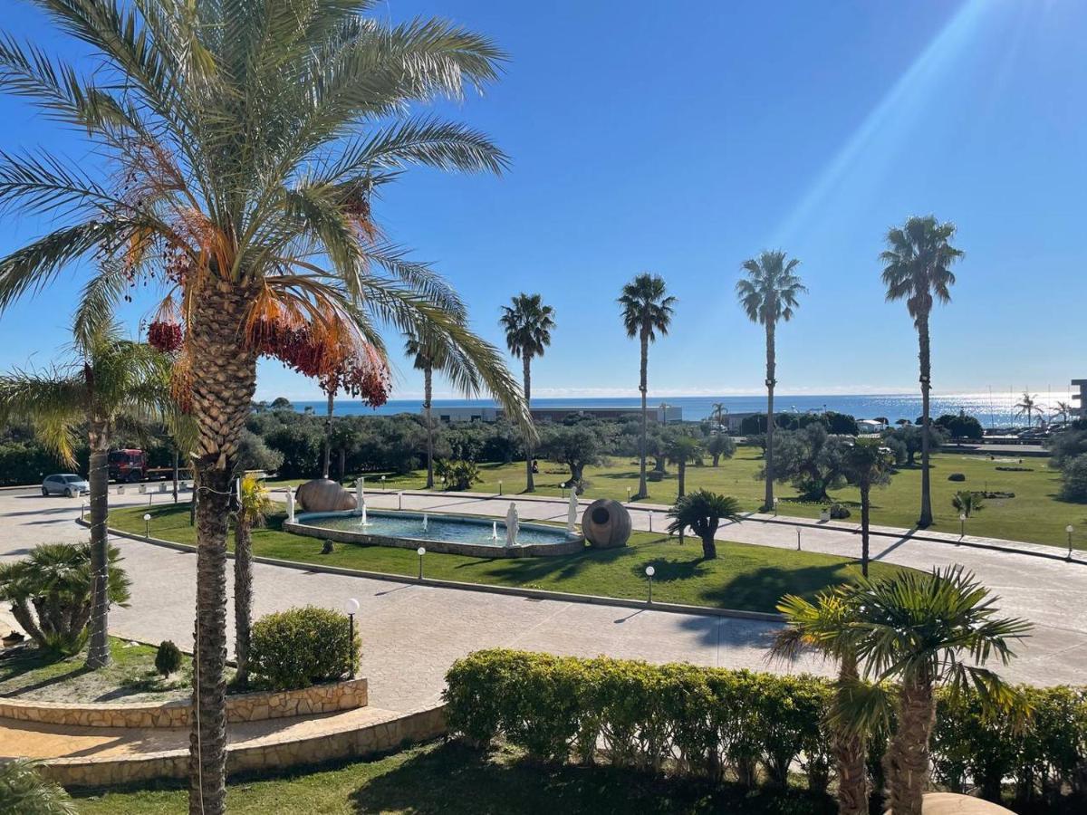 Parco Dei Principi Hotel Roccella Ionica Bagian luar foto