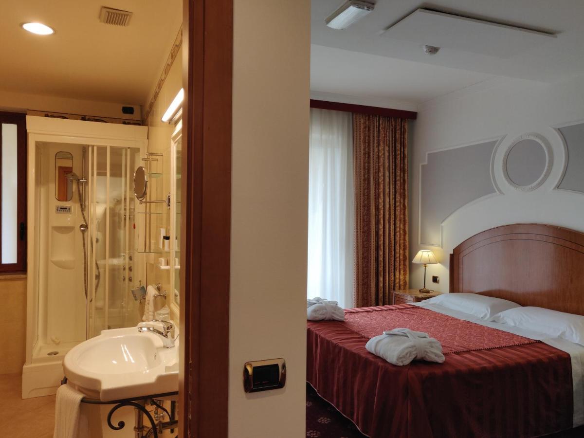 Parco Dei Principi Hotel Roccella Ionica Bagian luar foto