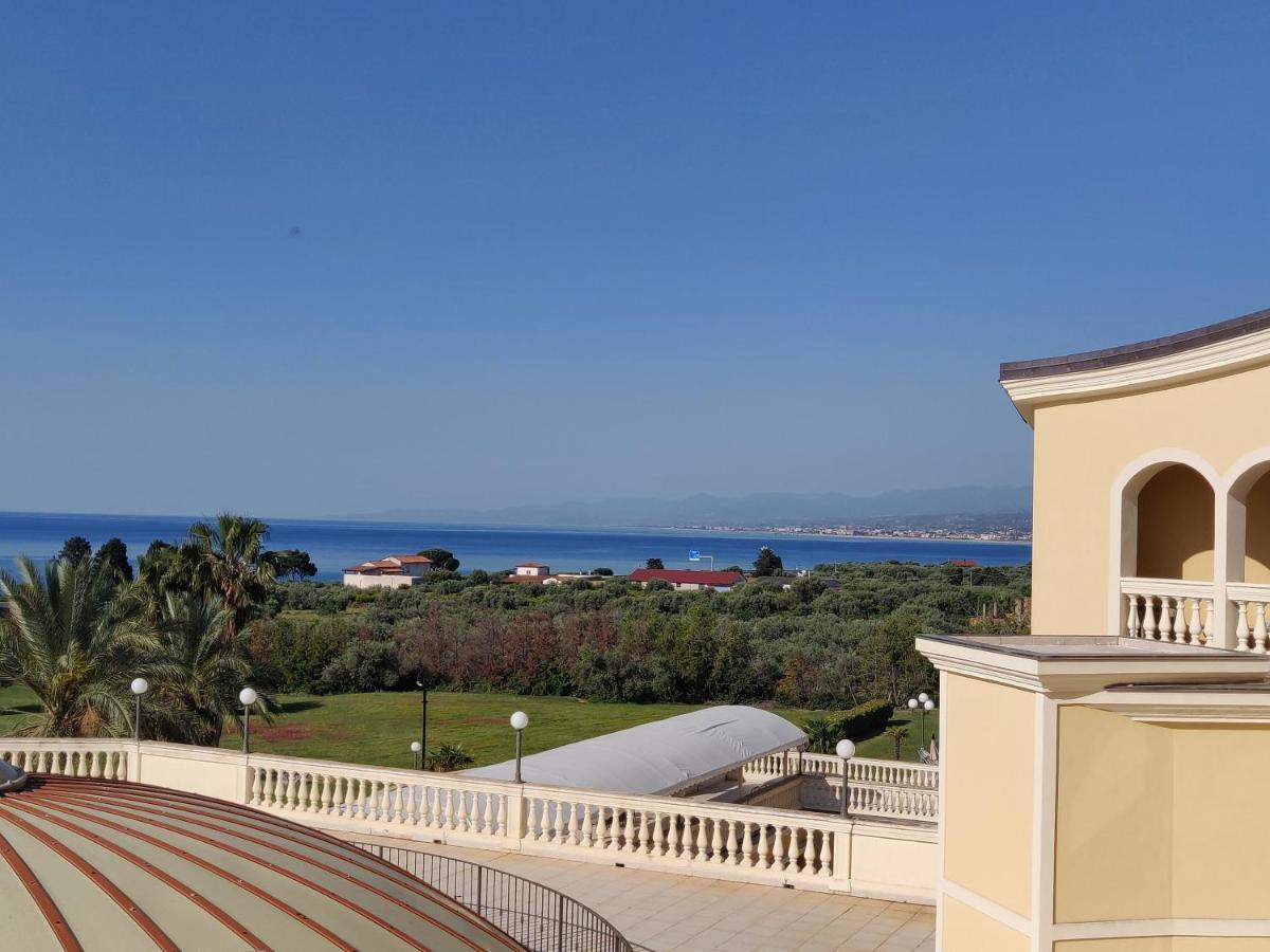 Parco Dei Principi Hotel Roccella Ionica Bagian luar foto