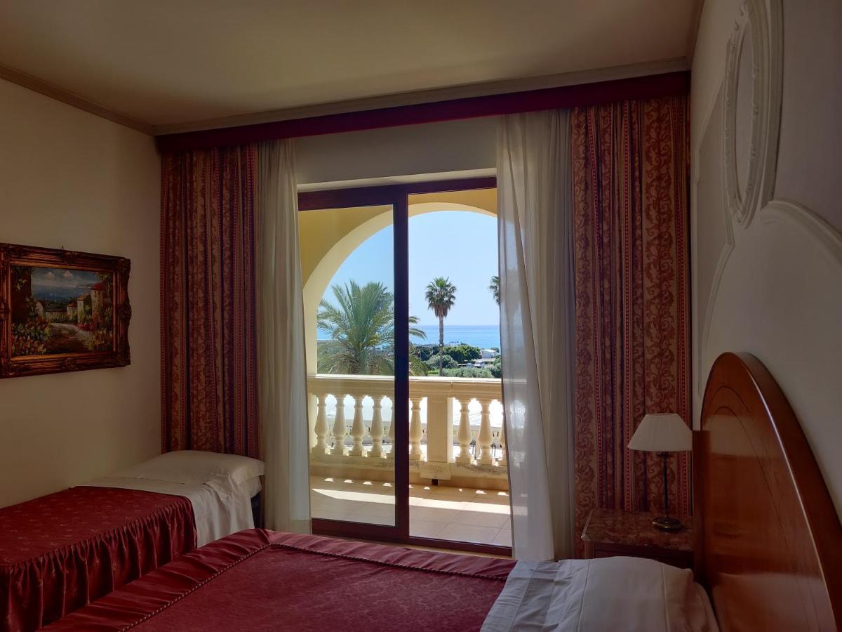 Parco Dei Principi Hotel Roccella Ionica Bagian luar foto