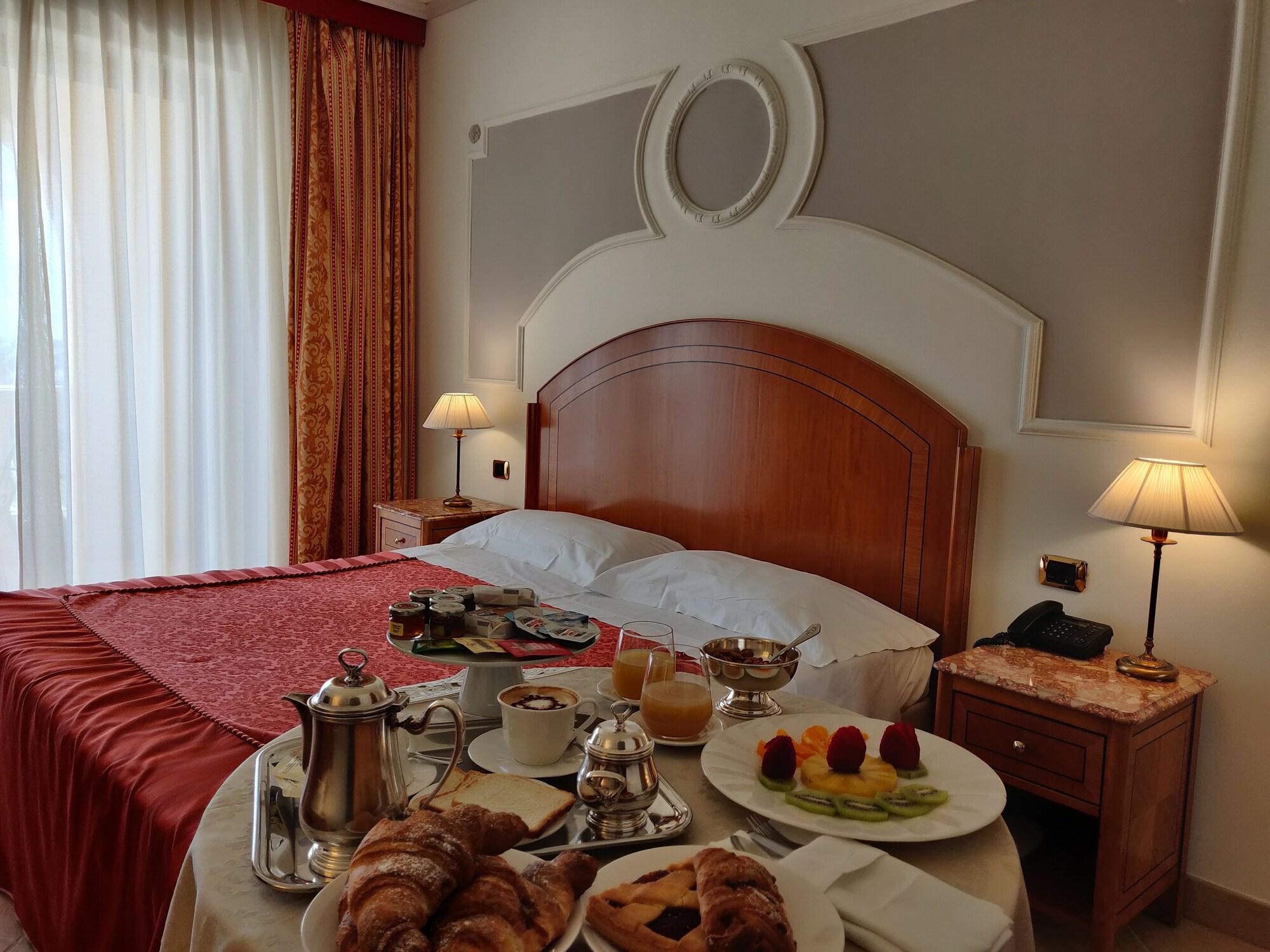 Parco Dei Principi Hotel Roccella Ionica Bagian luar foto