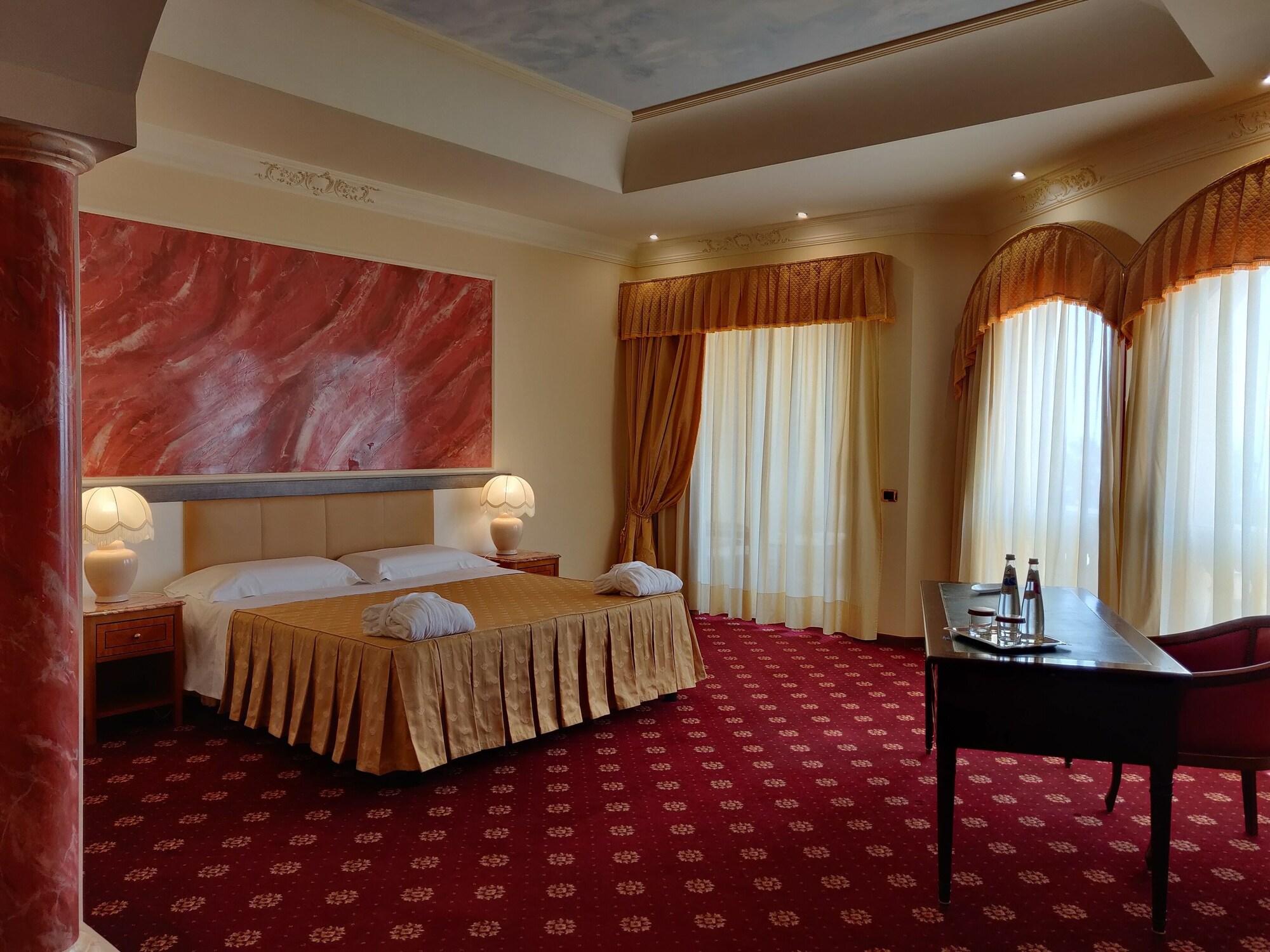 Parco Dei Principi Hotel Roccella Ionica Bagian luar foto