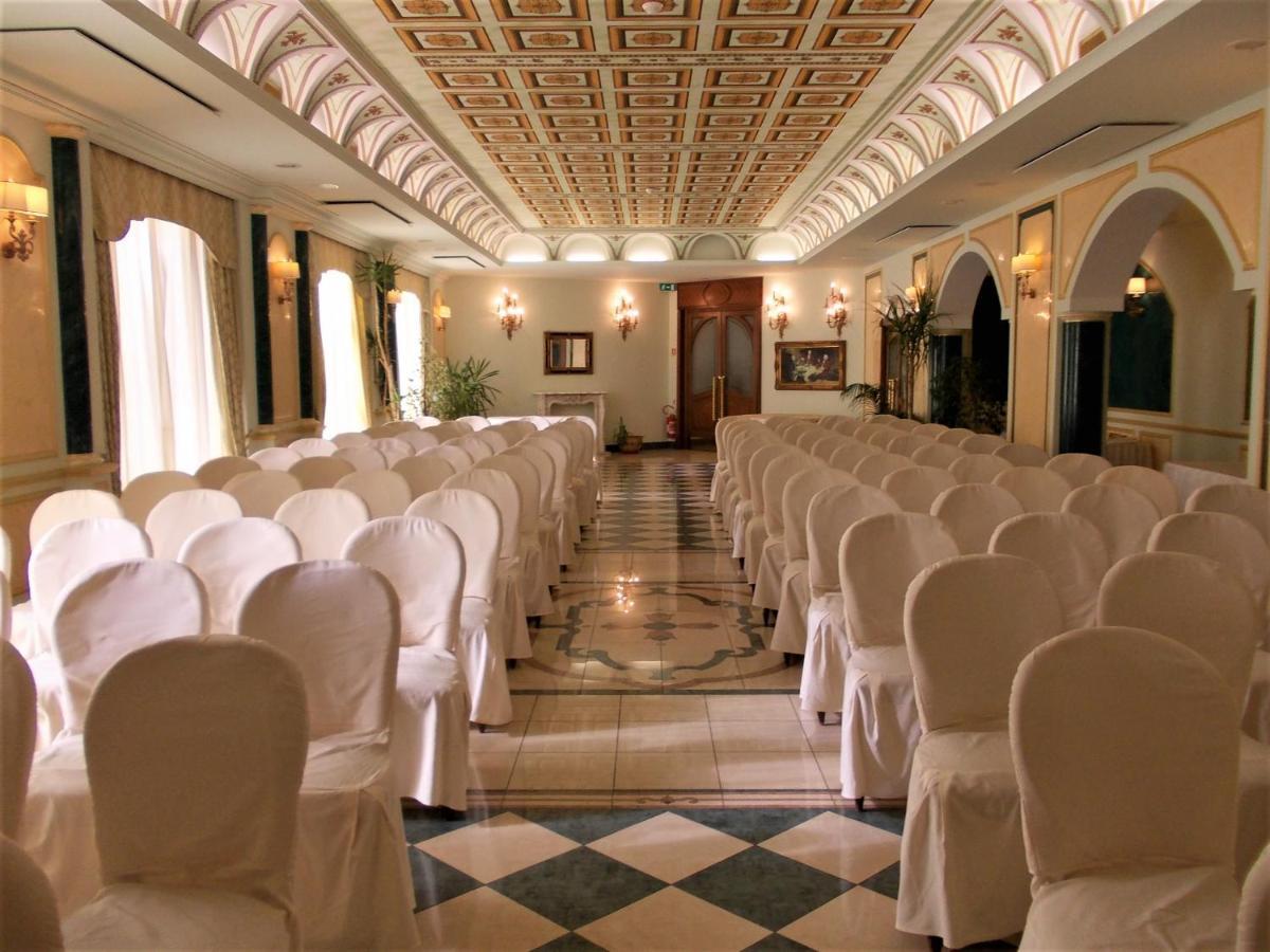 Parco Dei Principi Hotel Roccella Ionica Bagian luar foto