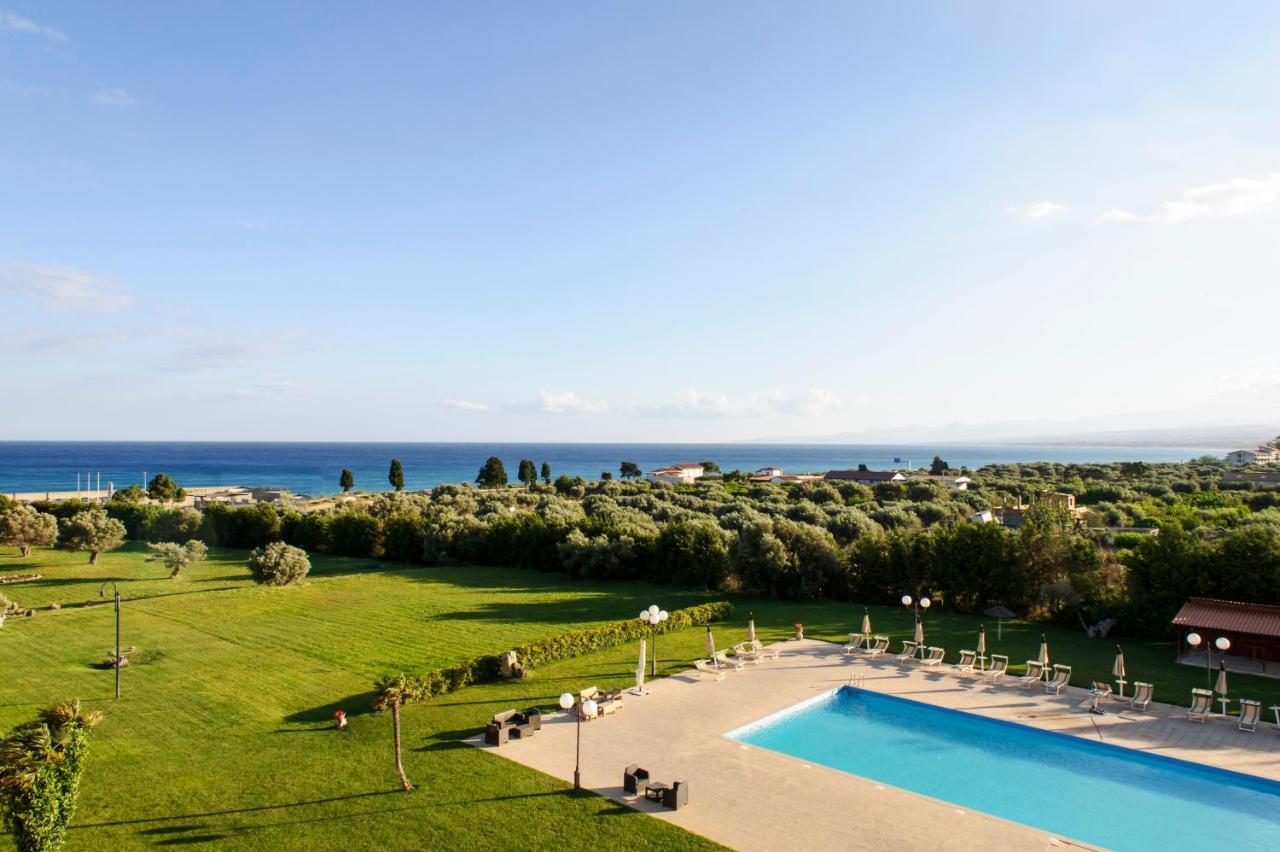 Parco Dei Principi Hotel Roccella Ionica Bagian luar foto